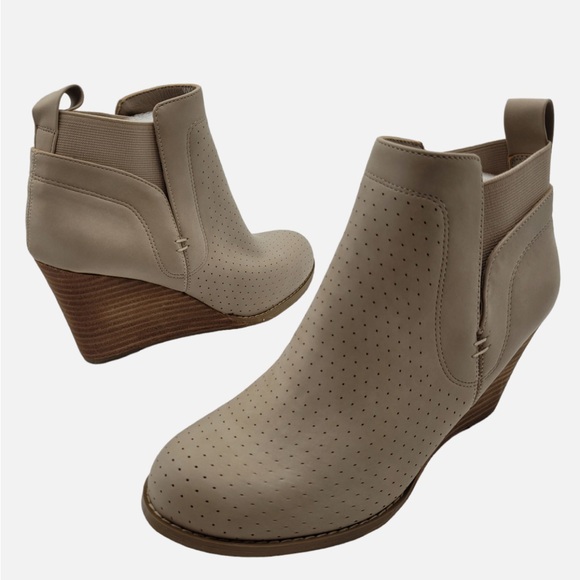New Dolce Vita WOMENS booties Gerdy beige ankle wedges - Picture 5 of 15